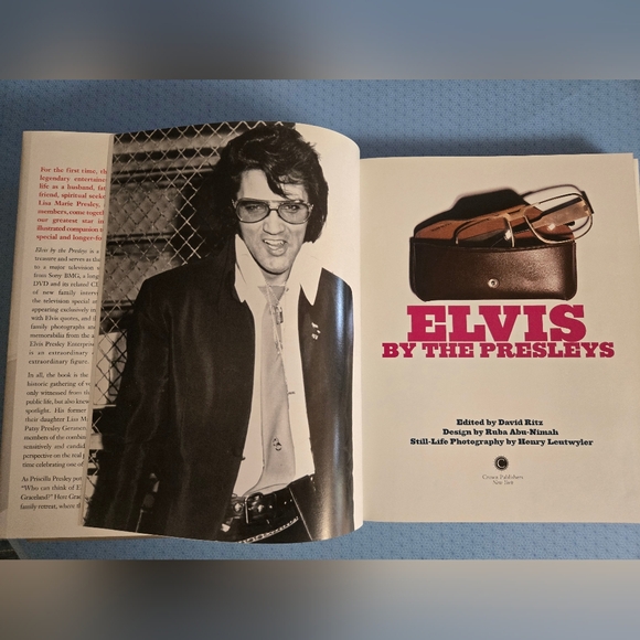 Elvis by the Presleys 2005 Book - Picture 2 of 6